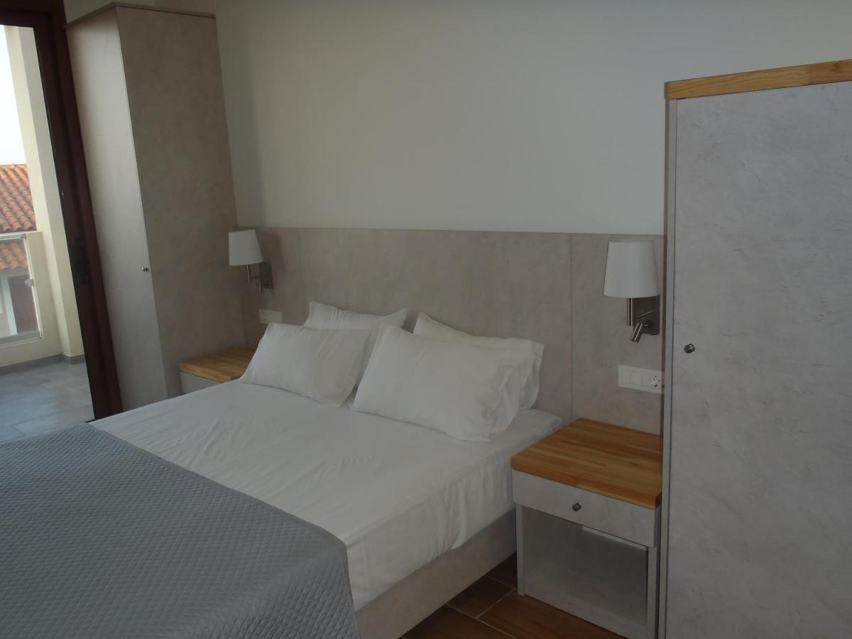 Loukas Apartments On The Waves Tragaki Bagian luar foto