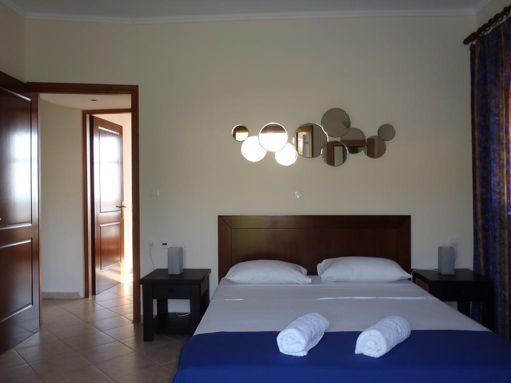 Loukas Apartments On The Waves Tragaki Ruang foto