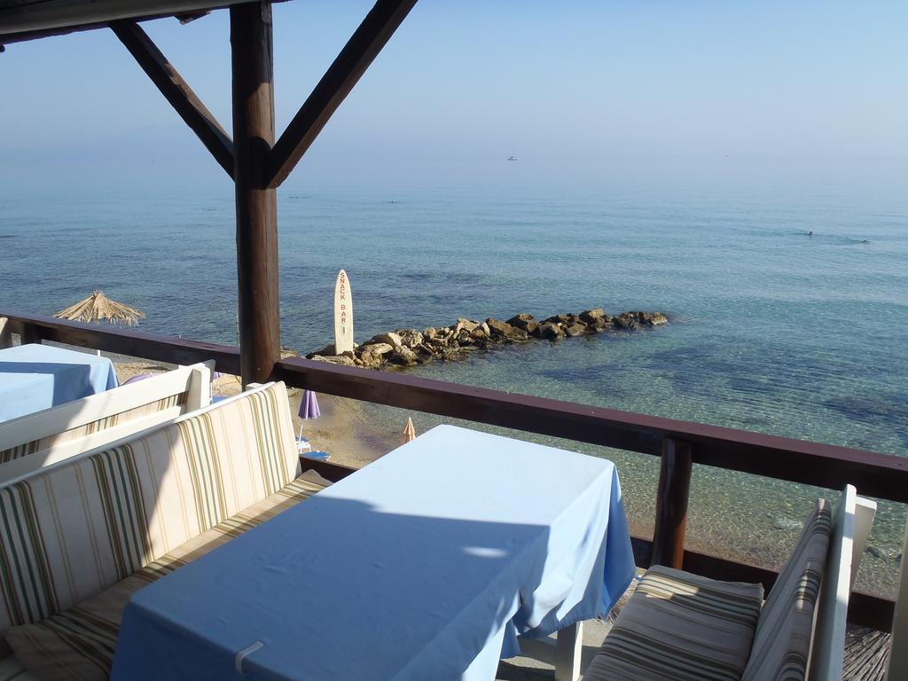 Loukas Apartments On The Waves Tragaki Ruang foto