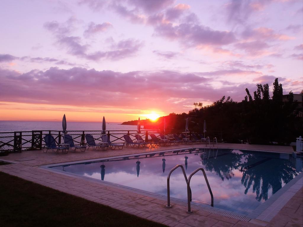 Loukas Apartments On The Waves Tragaki Ruang foto