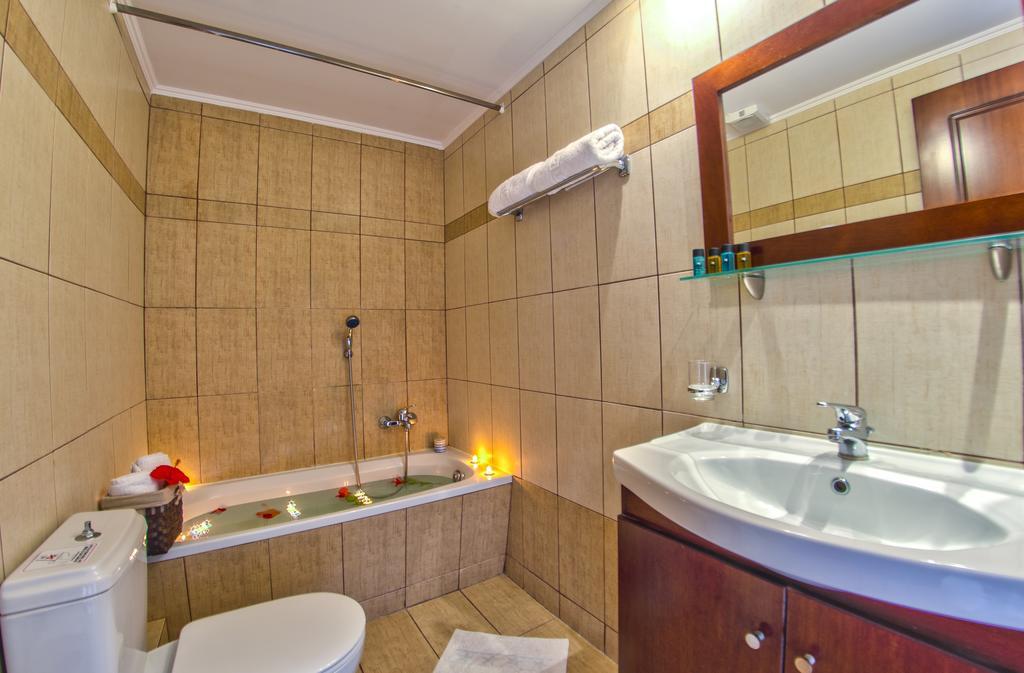 Loukas Apartments On The Waves Tragaki Ruang foto