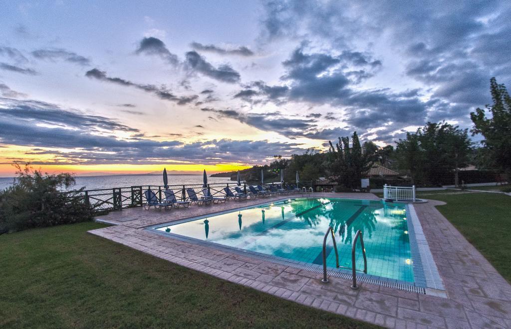 Loukas Apartments On The Waves Tragaki Ruang foto