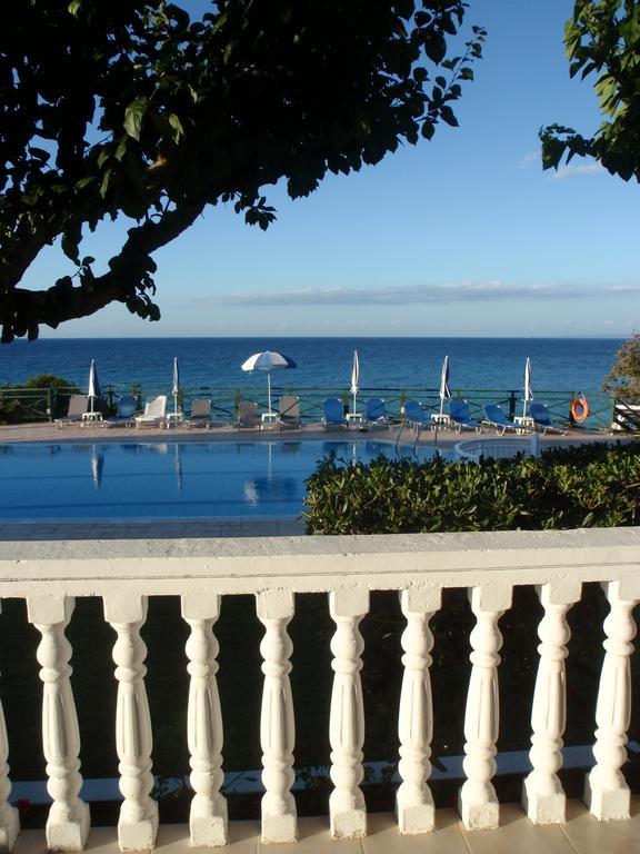 Loukas Apartments On The Waves Tragaki Bagian luar foto