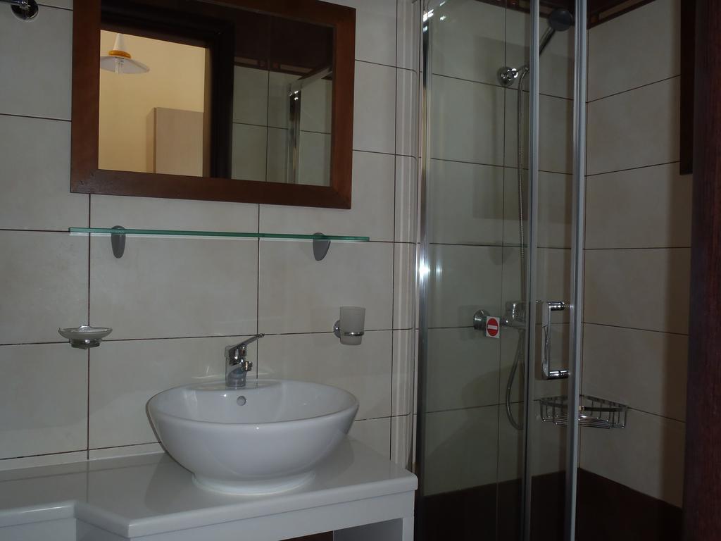 Loukas Apartments On The Waves Tragaki Bagian luar foto
